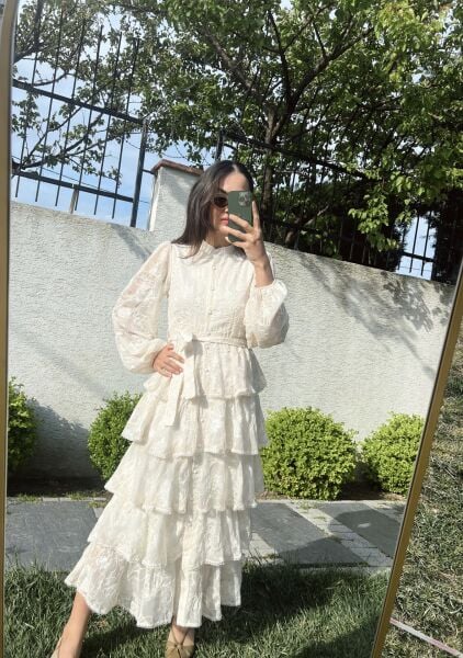 Ekru Katlı Elbise