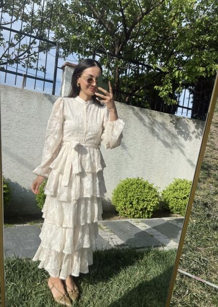 Ekru Katlı Elbise