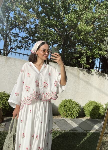 Çiçek İşlemeli Etek Takım