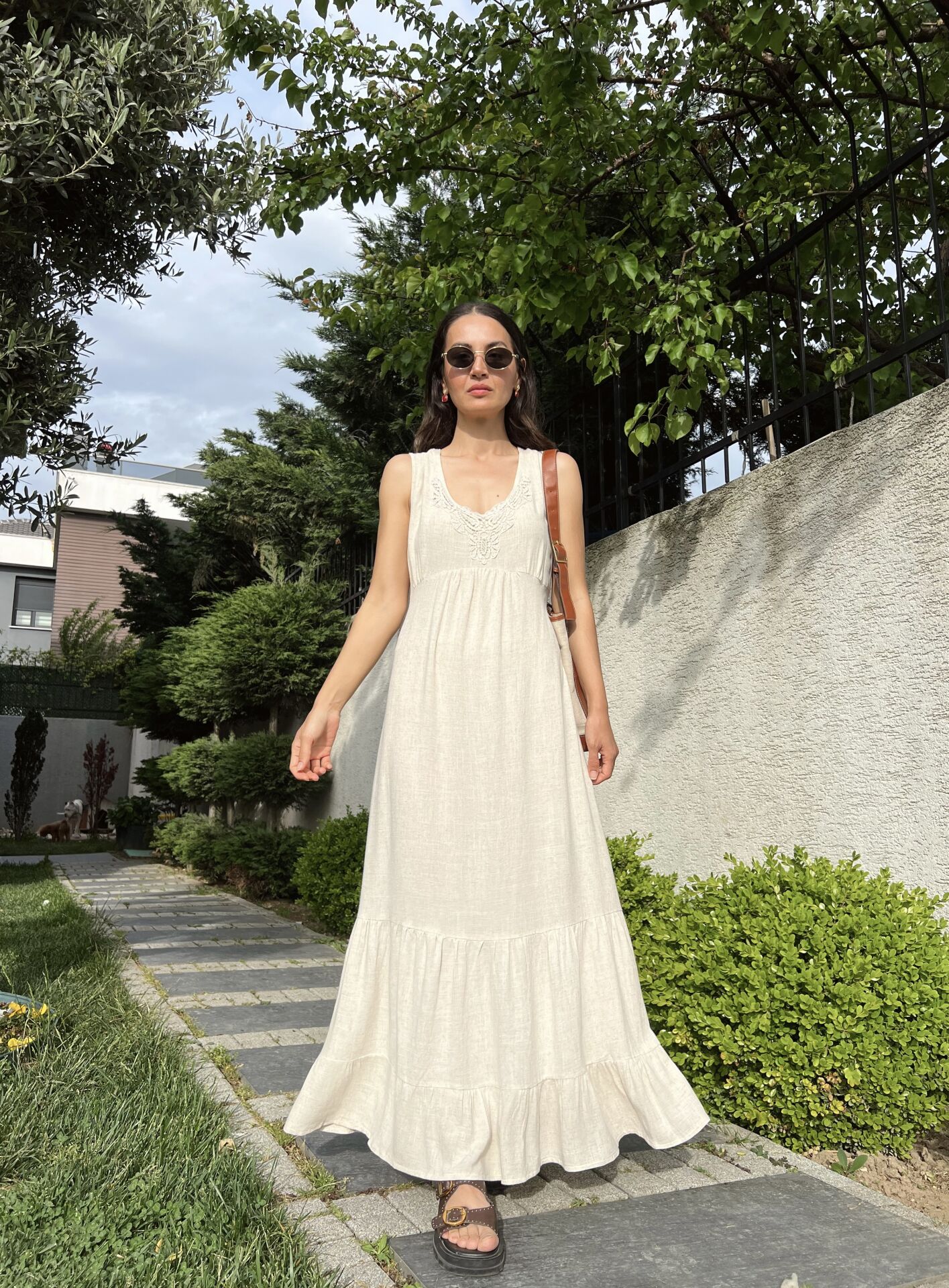 Keten İşleme Detaylı Taş Elbise