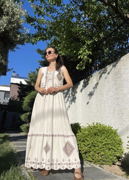 Yelekli İşlemeli Keten Elbise