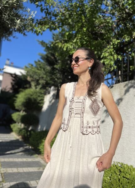 Yelekli İşlemeli Keten Elbise