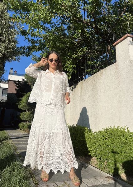 Beyaz Dantel Detaylı Gömlek