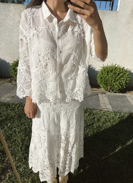 Beyaz Dantel Detaylı Gömlek