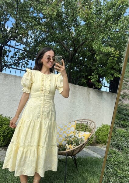Önü Fırfırlı Düğme Detaylı Brode Elbise-Sarı