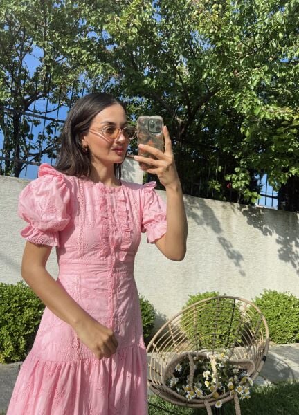 Önü Fırfırlı Düğme Detaylı Brode Elbise-Pembe