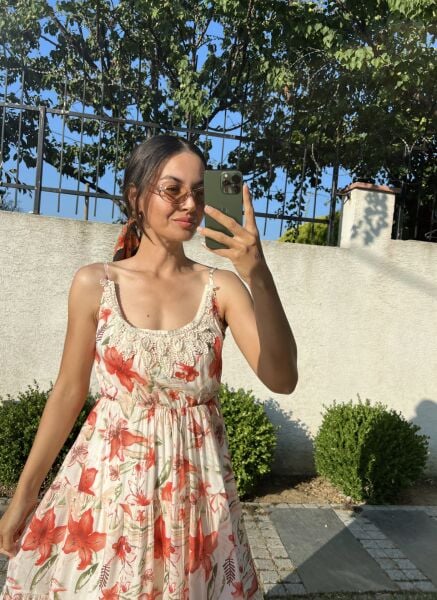 Önü Boncuk Detaylı Desenli Elbise-Kırmızı