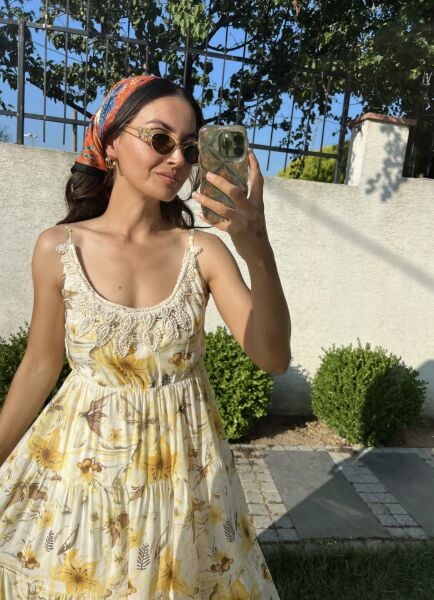 Önü Boncuk Detaylı Desenli Elbise-Sarı