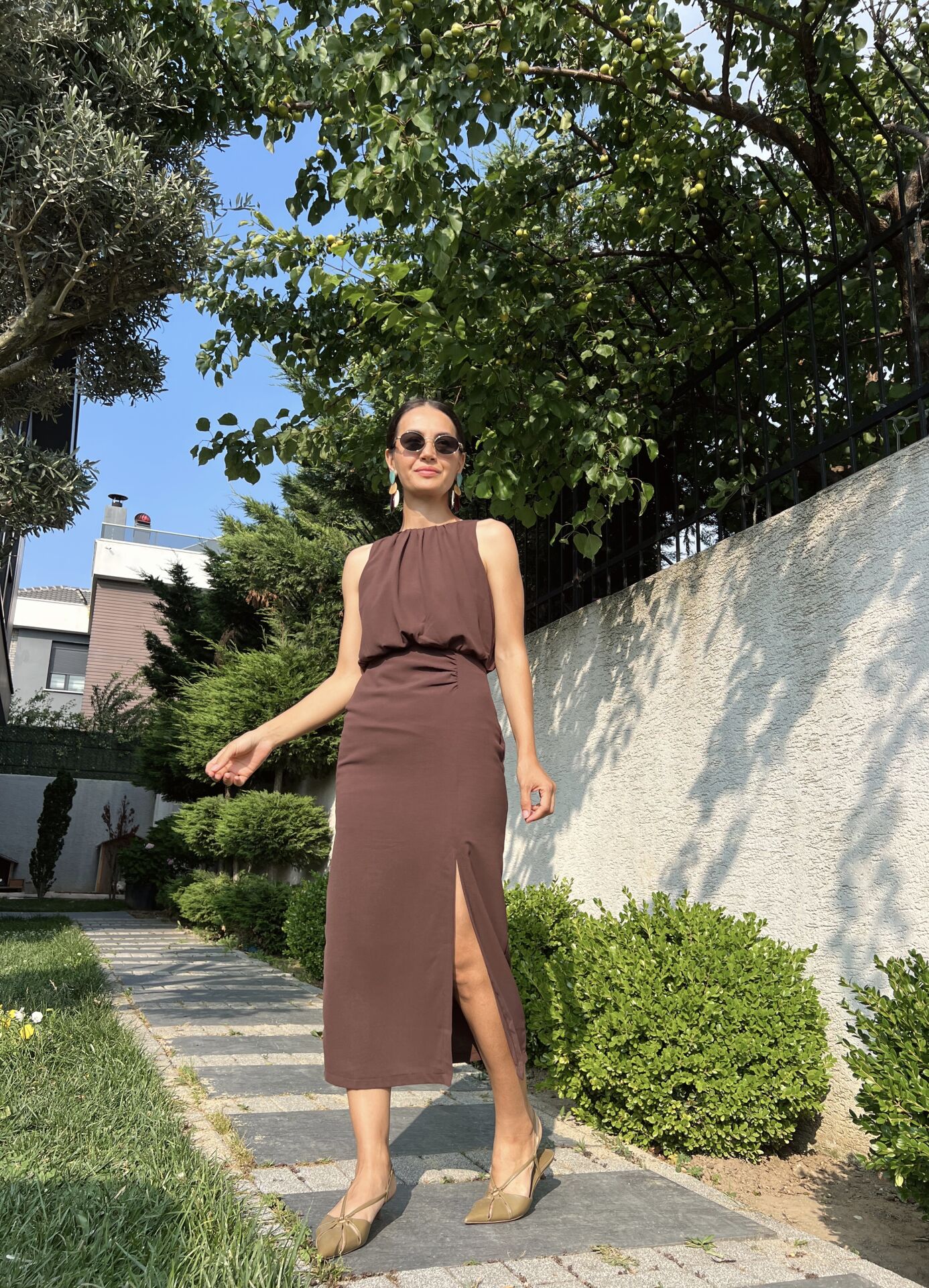 Kalem Yırtmaçlı Model Elbise-Kahve