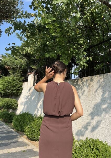 Kalem Yırtmaçlı Model Elbise-Kahve