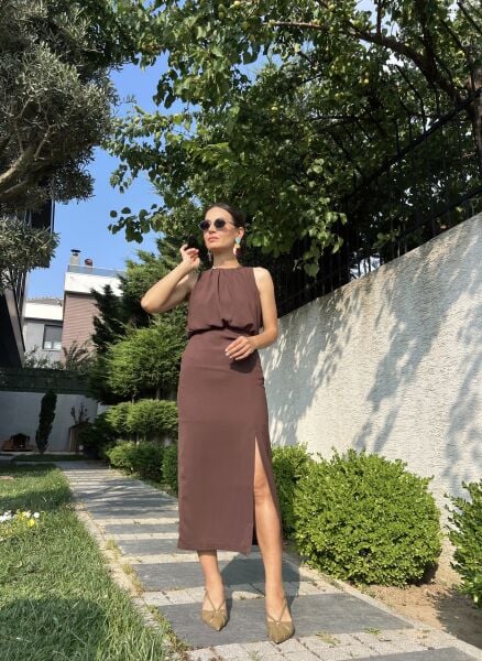 Kalem Yırtmaçlı Model Elbise-Kahve