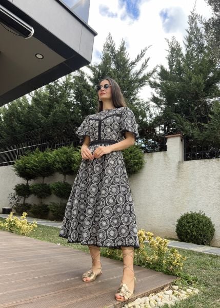Kolları Volanlı Fisto Elbise-Siyah