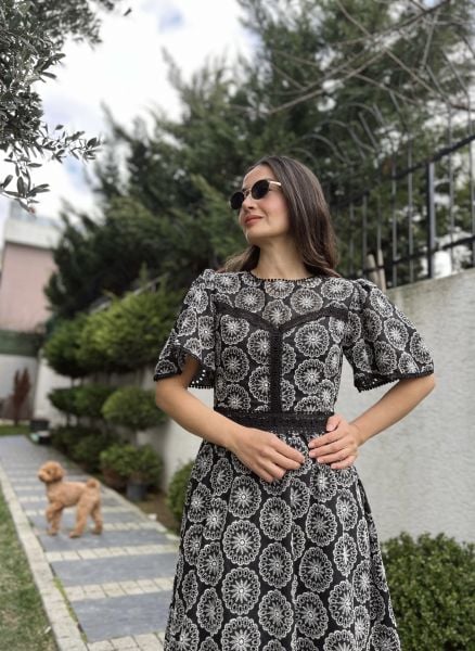 Kolları Volanlı Fisto Elbise-Siyah