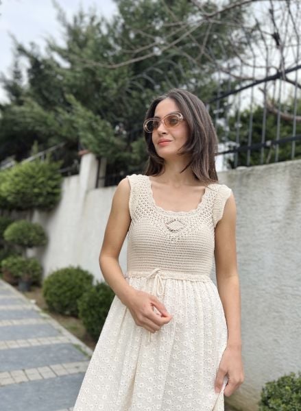 Eteği Fistolu Ajurlu Elbise