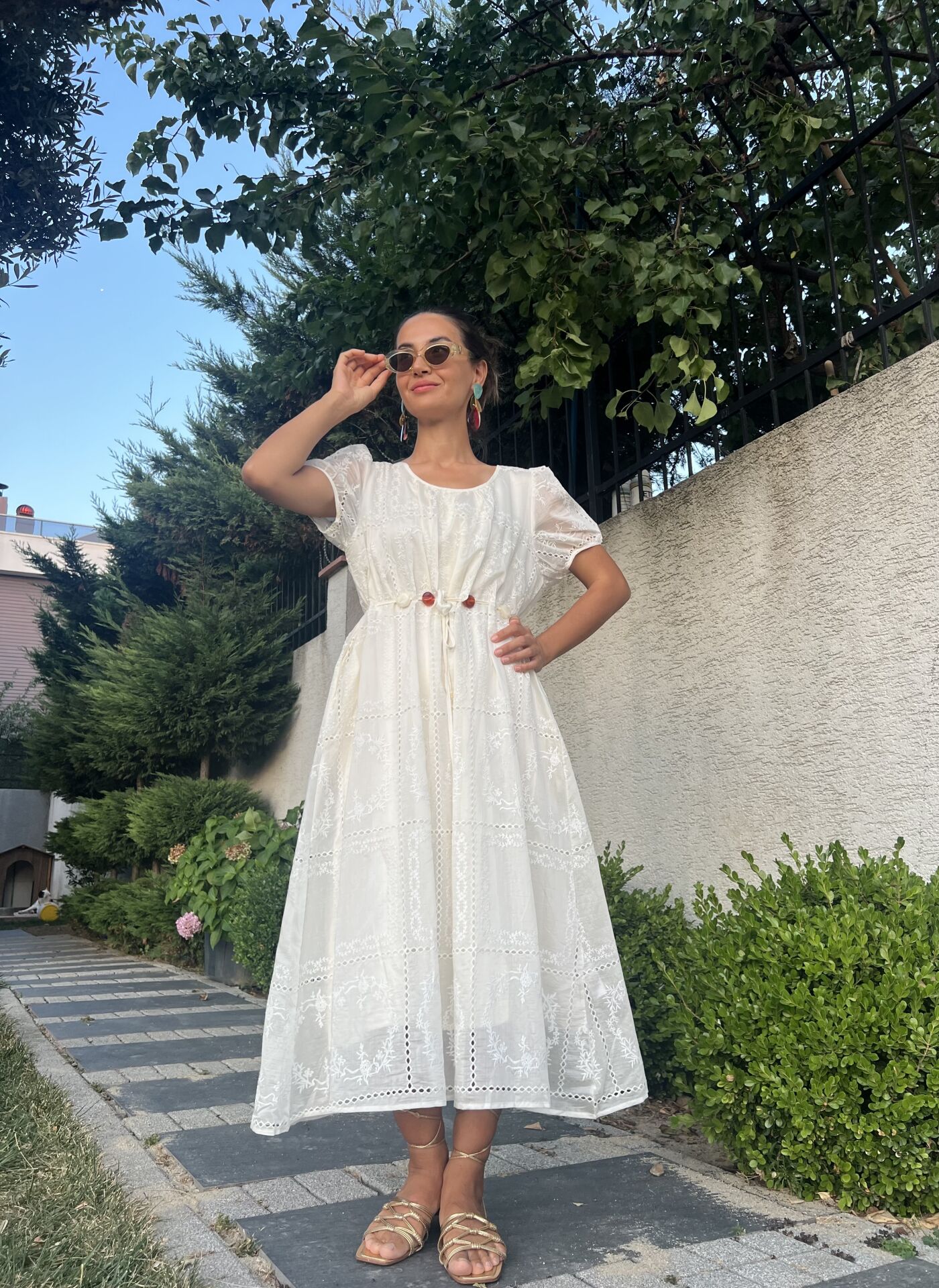 Beli Boncuk Detaylı İşlemeli İthal Elbise