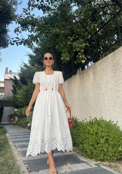 Beli Büzgülü Beyaz Brode Elbise