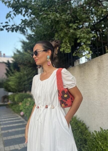 Beli Büzgülü Beyaz Brode Elbise