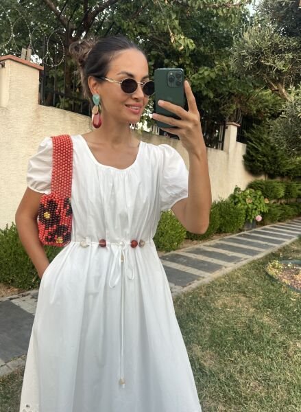 Beli Büzgülü Beyaz Brode Elbise