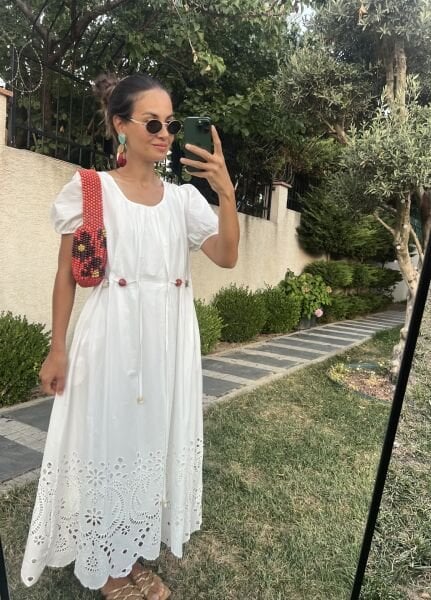 Beli Büzgülü Beyaz Brode Elbise