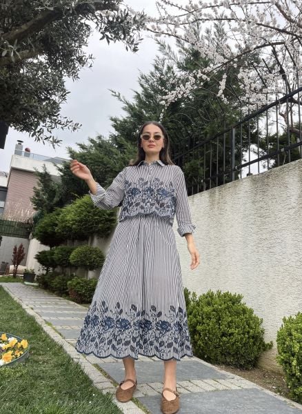 Siyah Çizgili İşlemeli Etek Takım