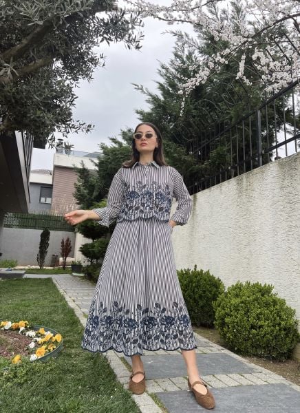 Siyah Çizgili İşlemeli Etek Takım
