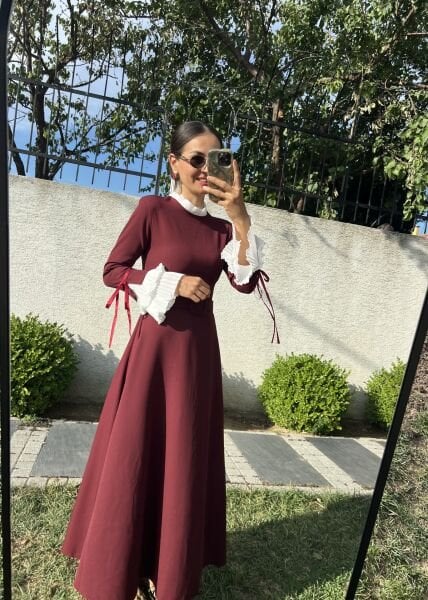 Kolları ve Yakası Piliseli Elbise-Bordo