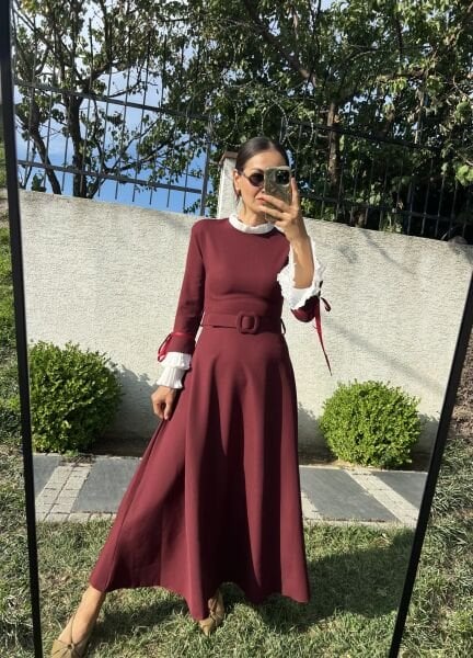 Kolları ve Yakası Piliseli Elbise-Bordo