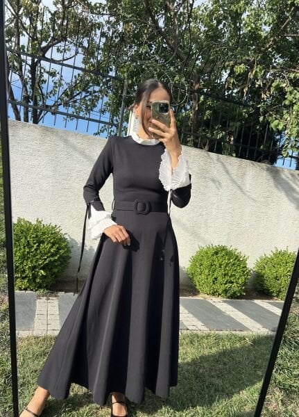Kolları Ve Yakası Piliseli Elbise-Siyah