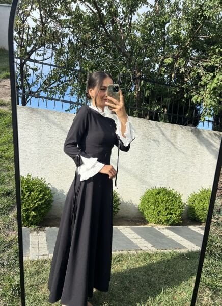 Kolları Ve Yakası Piliseli Elbise-Siyah