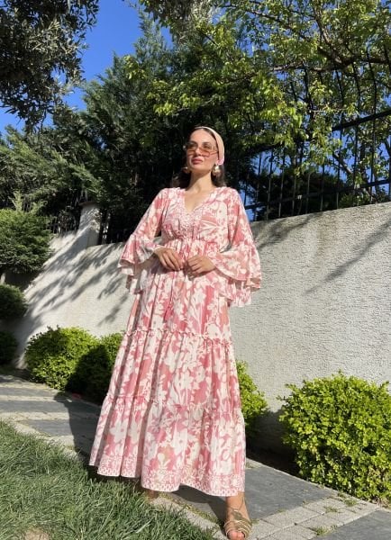 Kolları Volanlı Tasarım Elbise-Pembe