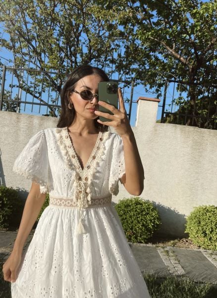 Beli Dantel Detaylı Beyaz Brode Elbise